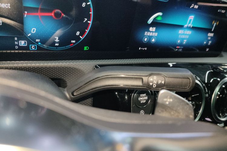 奔驰A级 2019款 A 200 L 运动轿车中控内饰18