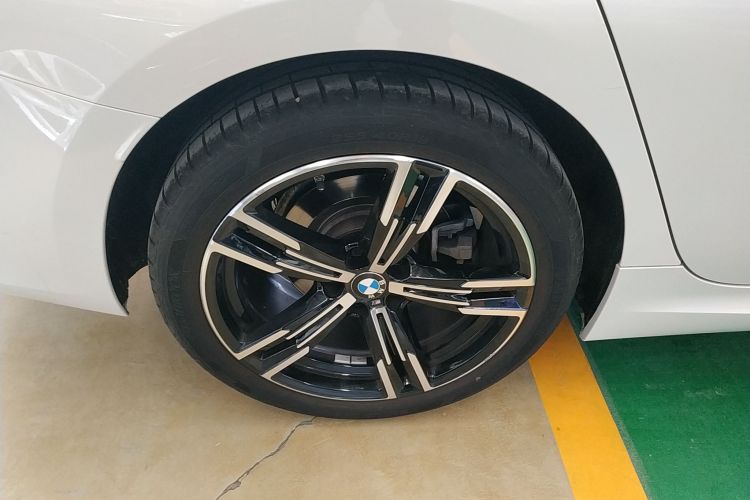 宝马3系 2023款 325i M运动套装车身外观6008