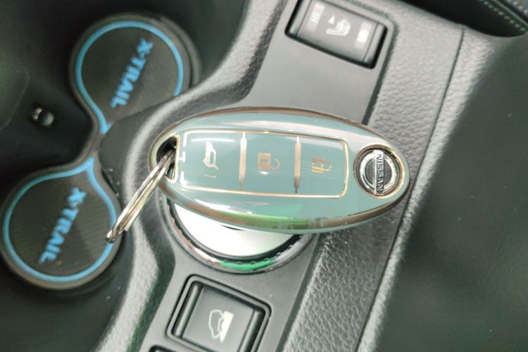 日产 奇骏 2014款 2.5L CVT豪华版 4WD中控内饰7001