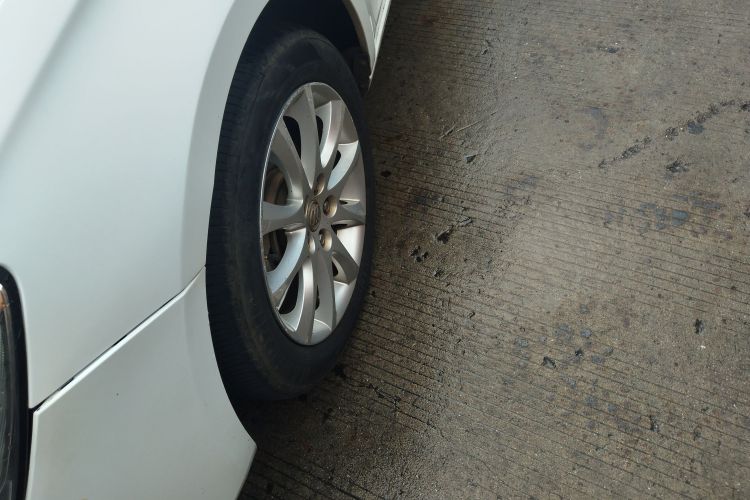 别克 威朗 2017款 三厢 20T 双离合精英型车身外观35