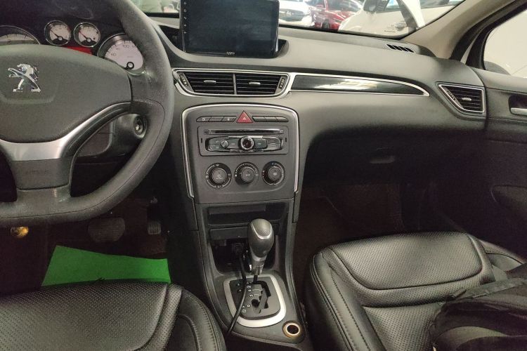 标致308 2014款 乐享版 经典 1.6L 自动优尚型中控内饰16