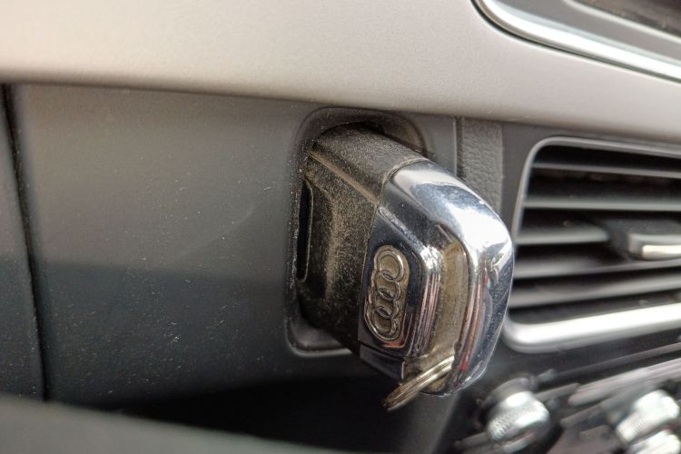 奥迪A4L 2015款 35 TFSI 自动舒适型中控内饰11