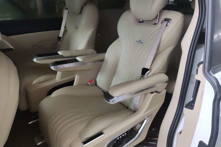 别克GL8 2022款 ES陆尊 653T 尊享型中控内饰21