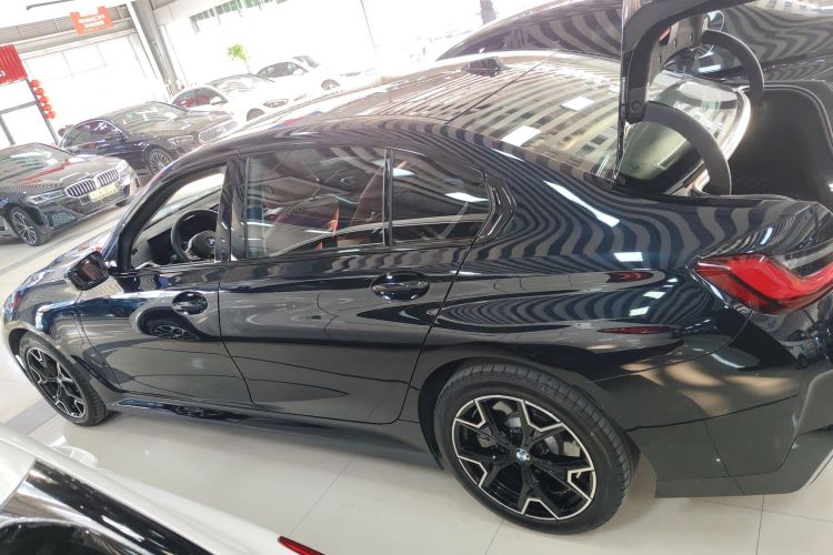 宝马i3 2025款 eDrive 40 L 曜夜套装车身外观4