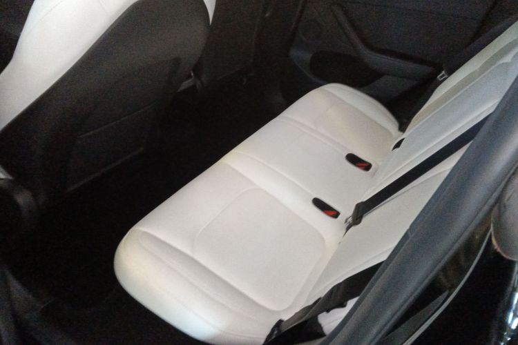 特斯拉 Model Y 2022款 Performance高性能全轮驱动版中控内饰7004