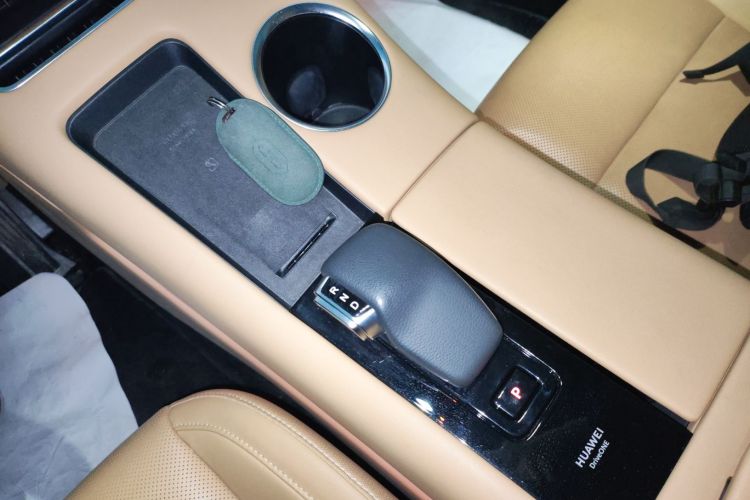 鸿蒙智行 问界M5 2022款 增程后驱标准版中控内饰18