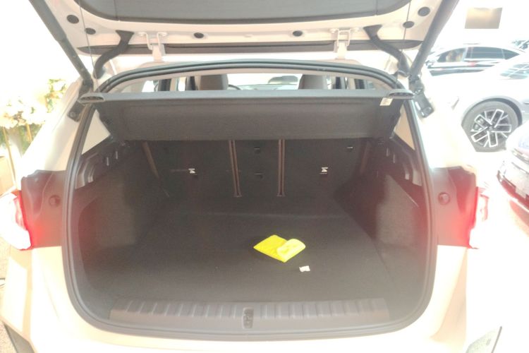 宝马iX1 2025款 eDrive25L M运动套装机舱底盘23