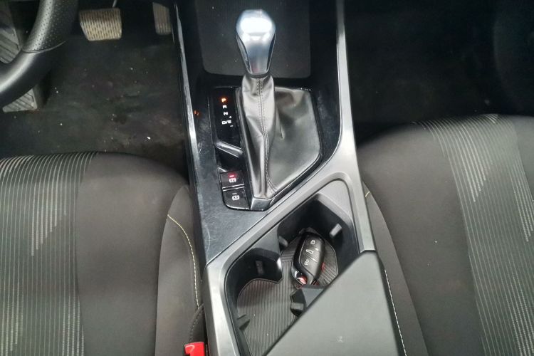 荣威i5 2021款 1.5L CVT铂金版中控内饰18