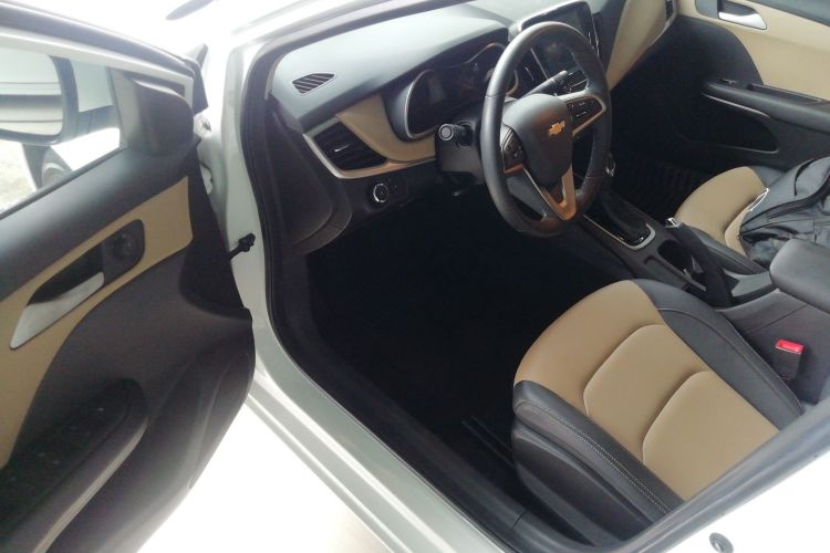 雪佛兰 科鲁泽 2022款 320 自动悦享天窗版中控内饰7003