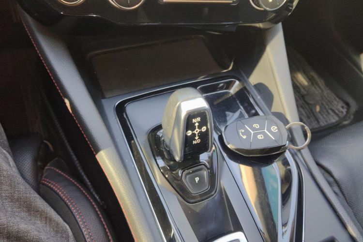 领克02 2018款 1.5T DCT两驱劲版 国V中控内饰18