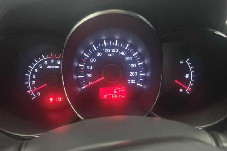 起亚K2 2015款 三厢 1.4L MT GLS中控内饰14