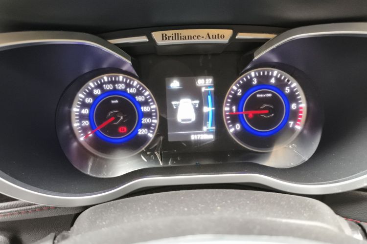 中华V3 2016款 1.5L 手动智能型中控内饰14