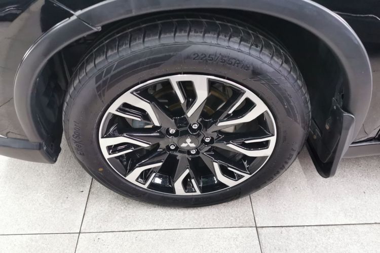 三菱 欧蓝德 2019款 2.4L 四驱致享版 5座 国VI车身外观6007