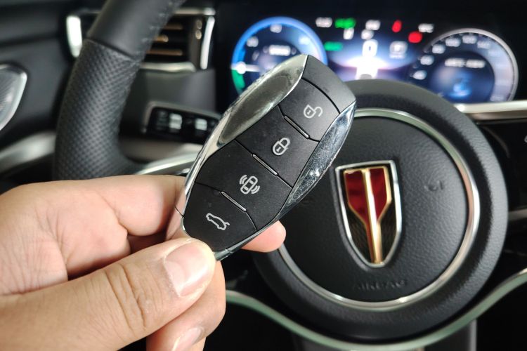 红旗HS7 PHEV 2024款 2.0T PHEV 四驱旗畅版 6座中控内饰7001