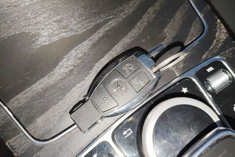 奔驰C级 2015款 改款 C 180 L 运动型中控内饰11