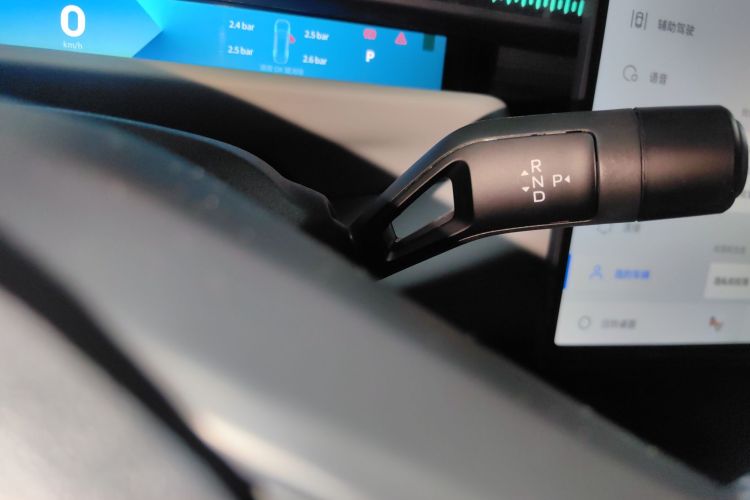 领克Z10 2024款 95kWh 702km四驱智驾Ultra中控内饰18