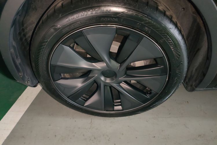 特斯拉 Model Y 2023款 后轮驱动版车身外观6007