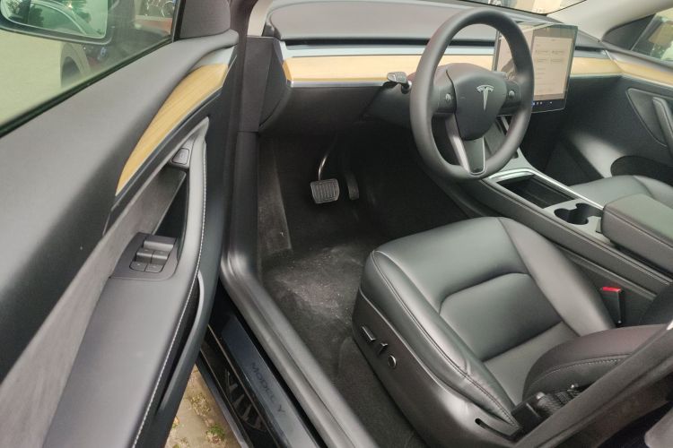 特斯拉 Model Y 2022款 后轮驱动版中控内饰7003