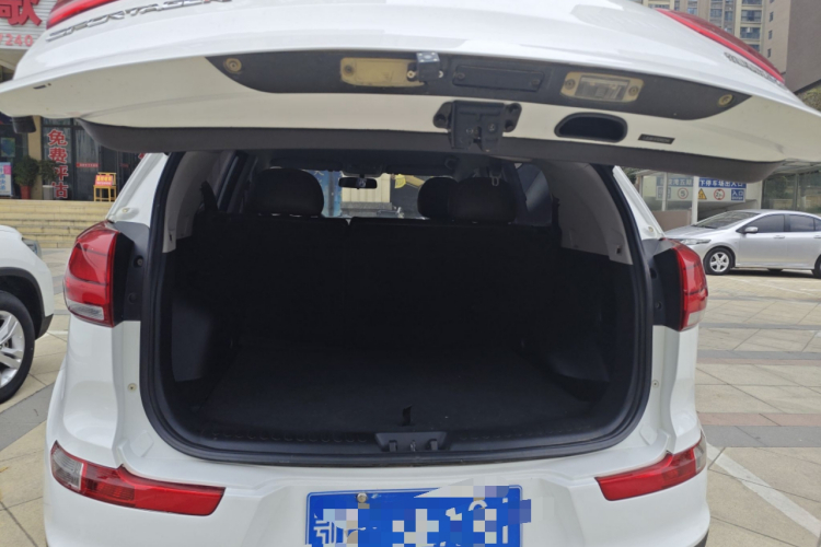 起亚 智跑 2016款 2.0L 手动两驱版GL机舱底盘23