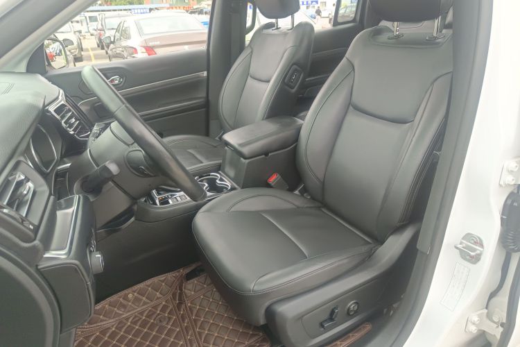 Jeep 大指挥官 2018款 2.0T 四驱尊享导航版 国V局部细节19