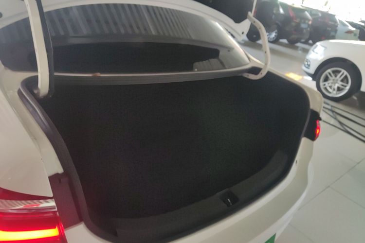 比亚迪 秦 2019款 1.5L 自动豪华型机舱底盘23