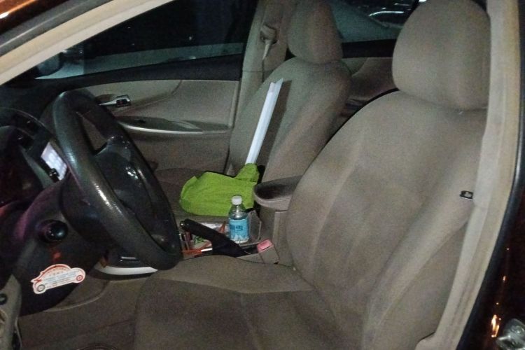 丰田 卡罗拉 2012款 炫装版 1.8L CVT GL-i中控内饰19