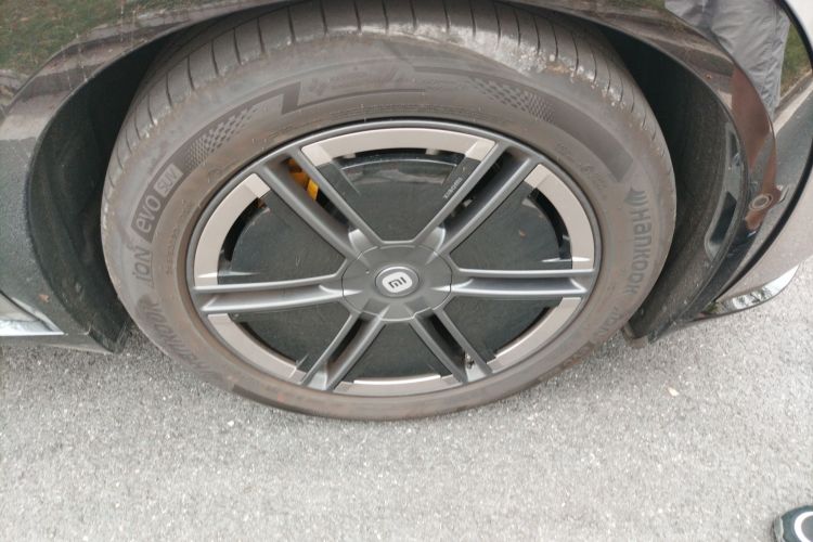 小米汽车 小米YU7 2025款 超长续航高性能四驱Max版车身外观10