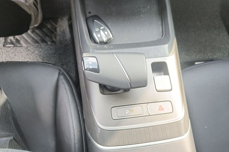 长安 逸动 2025款 蓝鲸 1.5T 500Bar尊贵型中控内饰18