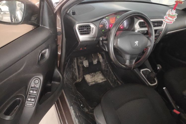 标致301 2014款 1.6L 手动舒适版中控内饰20