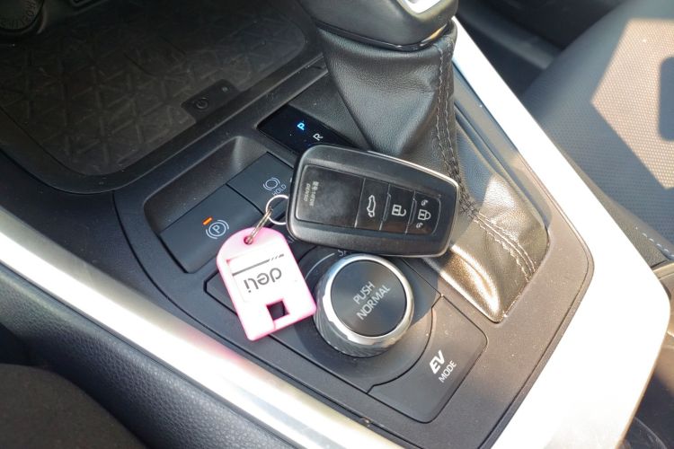 丰田 威兰达 2023款 双擎 2.5L E-CVT四驱尊贵版中控内饰7001