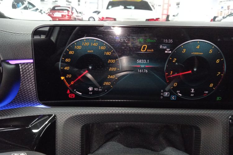 奔驰A级 2022款 改款三 A 200 L 运动轿车时尚型中控内饰14