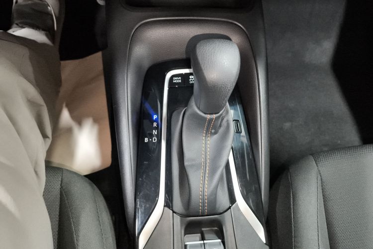 丰田 雷凌 2024款 智能电混双擎 1.8L 领先版中控内饰18