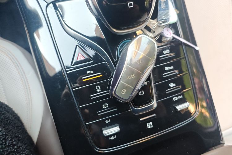 比亚迪 秦PLUS 2024款 荣耀版 DM-i 55KM领先型中控内饰11