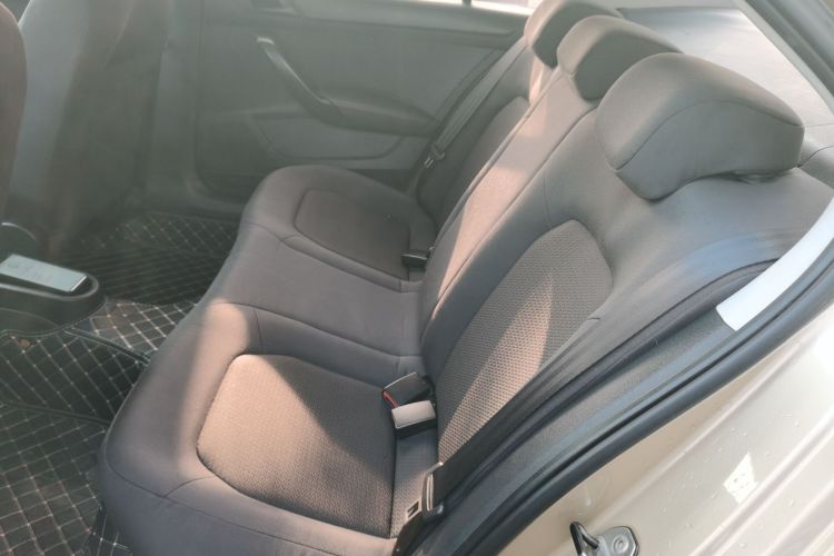 大众 桑塔纳 2013款 1.4L 手动风尚版中控内饰7004