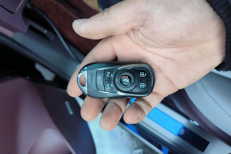 别克GL8 2022款 Avenir艾维亚 六座贤礼版中控内饰7001