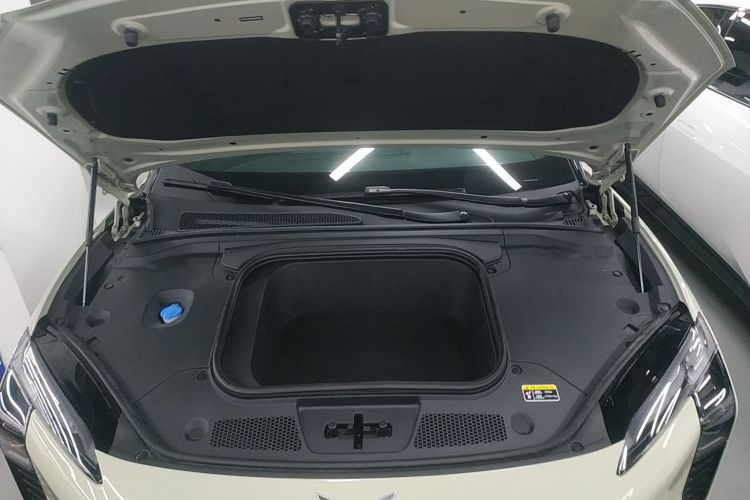 红旗EH7 2024款 690 Pro机舱底盘24