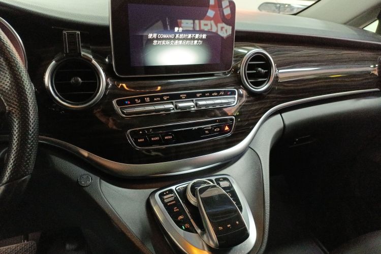 奔驰V级 2018款 V 260 领航版 国V局部细节16