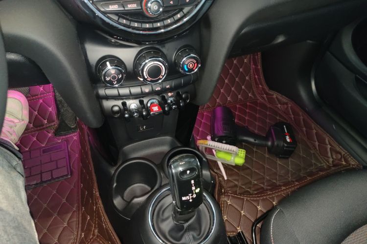 MINI 2020款 1.5T ONE PLUS中控内饰18