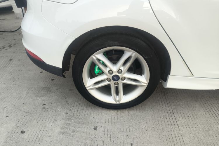 福特 福克斯 2020款 两厢经典 1.5L 自动风尚型车身外观6008