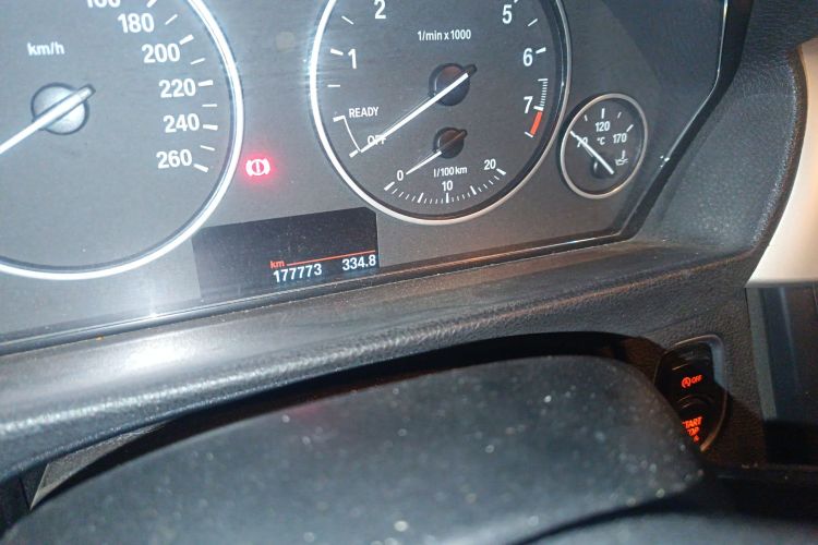 宝马3系 2015款 320i 超悦版时尚型中控内饰15