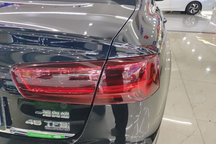 奥迪A6L 2018款 30周年年型 45 TFSI quattro 运动型车身外观9