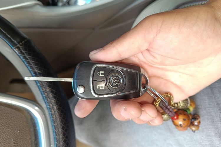 别克 英朗 2013款 GT 1.6L 自动时尚版中控内饰7001