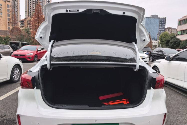 长安 逸动 2024款 PLUS 蓝鲸NE 1.4T GDI DCT高能版机舱底盘23