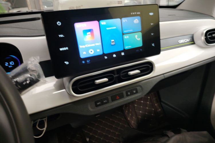 吉利银河 2025款 210km 熊猫骑士中控内饰16