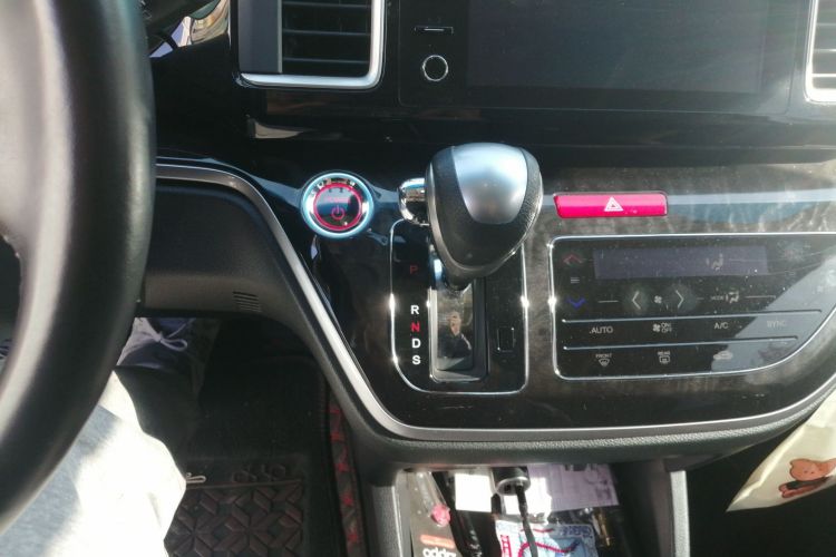 本田 艾力绅 2019款 2.0L 混动豪华版局部细节18