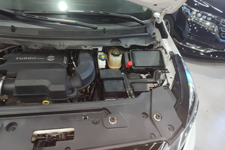 别克GL8 2023款 陆上公务舱 智享型机舱底盘26