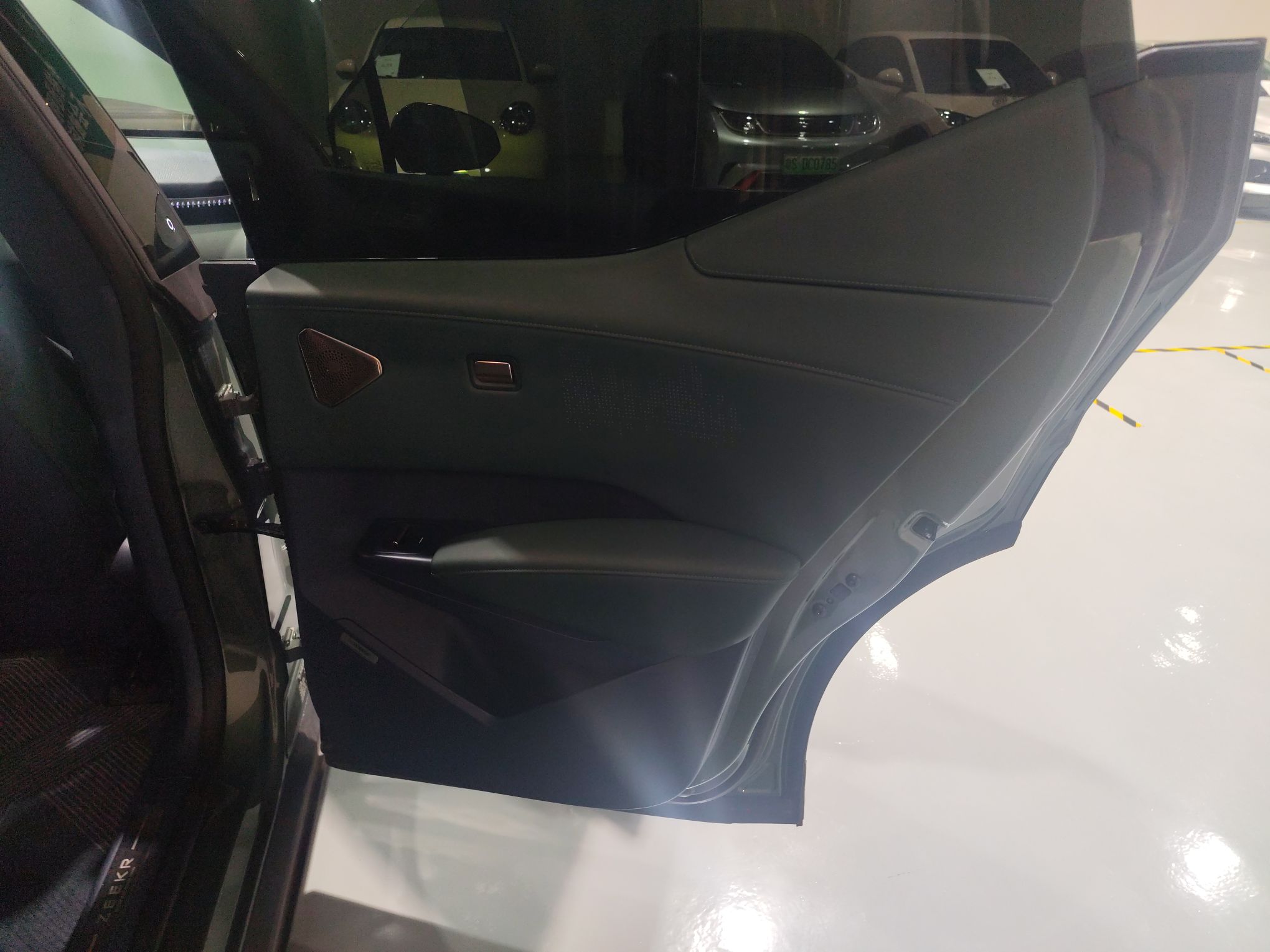 极氪X 2023款 后驱ME版 5座