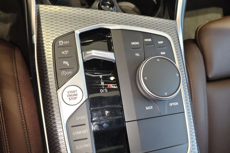 宝马3系 2023款 330i M运动曜夜套装中控内饰18