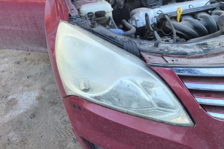 现代 悦动 2011款 1.6L 自动豪华型车身外观8