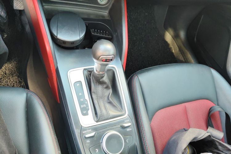 奥迪Q2L 2018款 35 TFSI 时尚动感型 国V中控内饰18